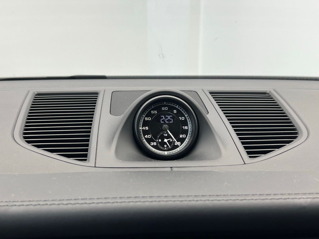 Thumbnail: 2023 Porsche Macan - 12