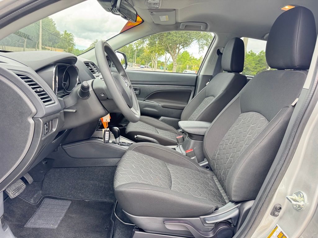2025 Mitsubishi Outlander Sport ES photo 12