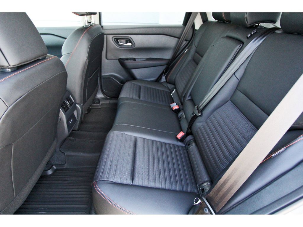 2026 Nissan Rogue Rock Creek - 6