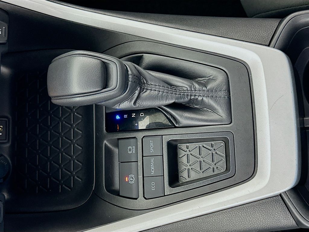 Thumbnail: 2024 Toyota RAV4 - 17