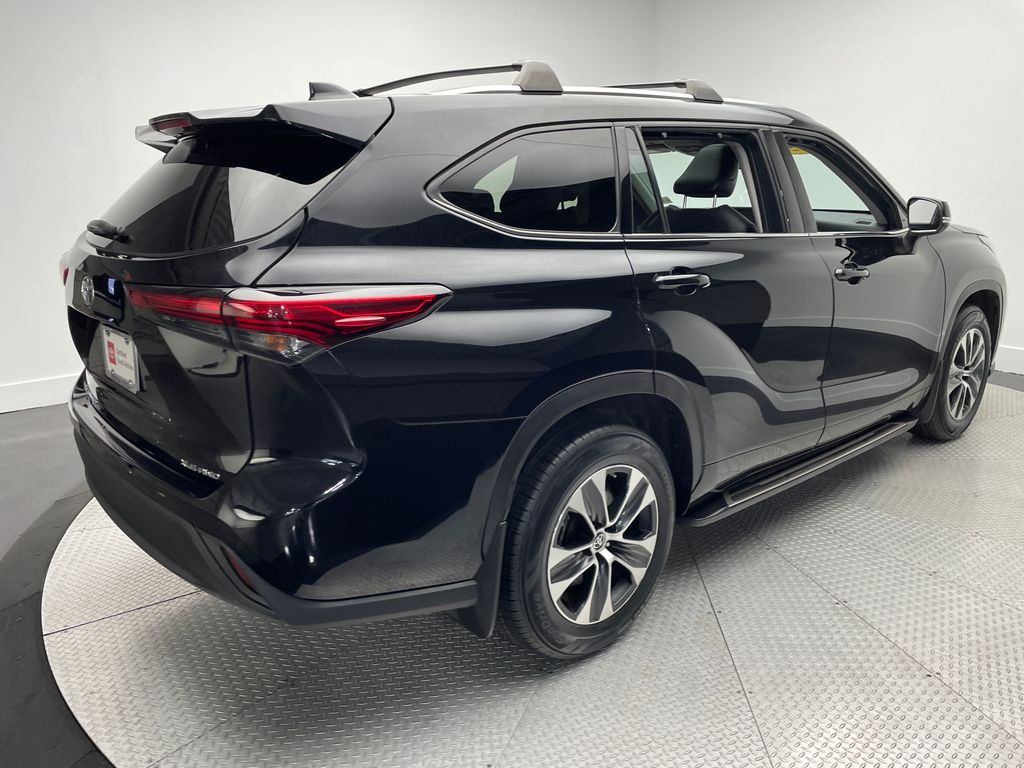 Thumbnail: 2021 Toyota Highlander - 5