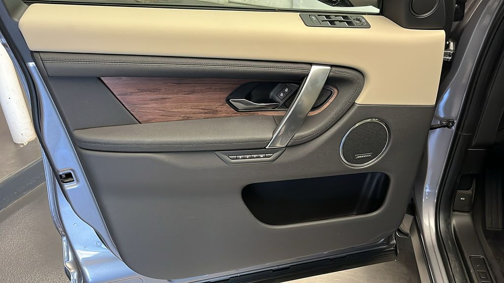 2025 Land Rover Discovery Sport S 11