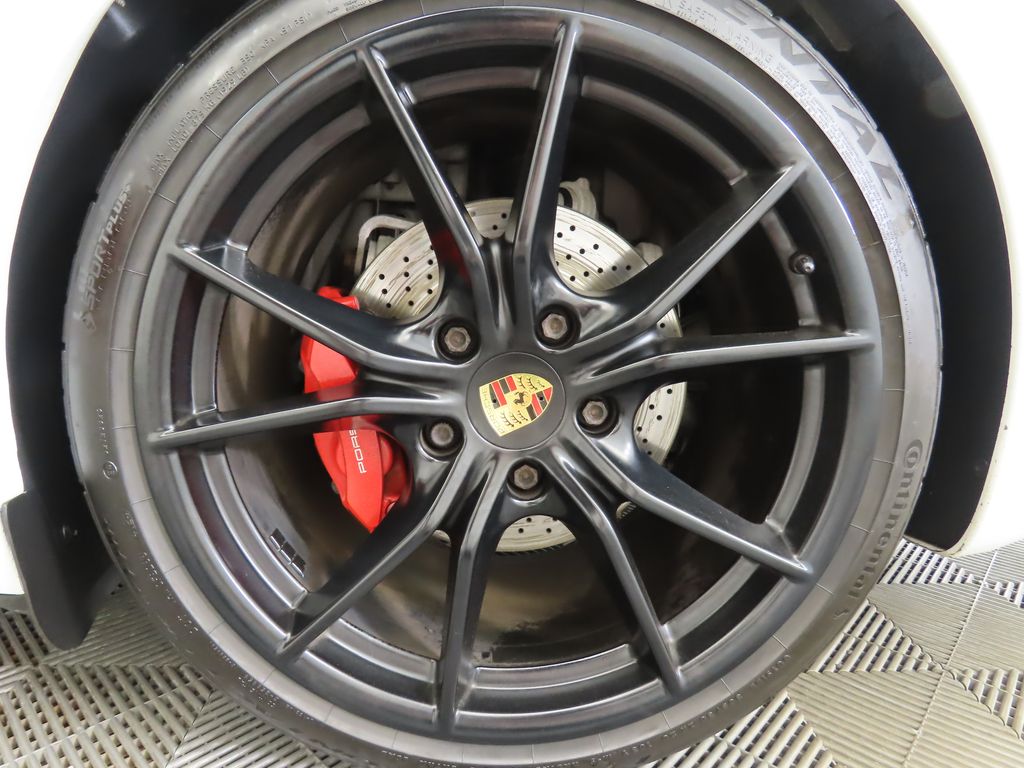 Thumbnail: 2019 Porsche 911 - 28