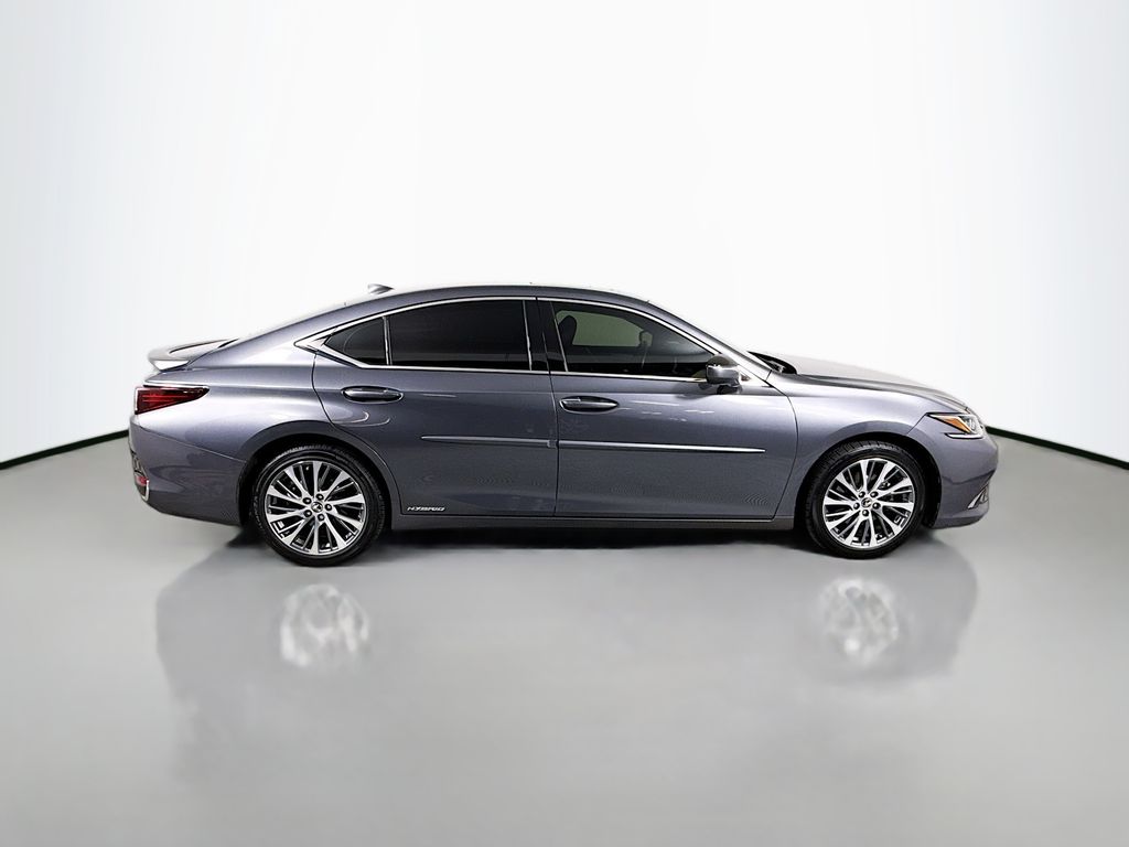 Thumbnail: 2020 Lexus ES - 4
