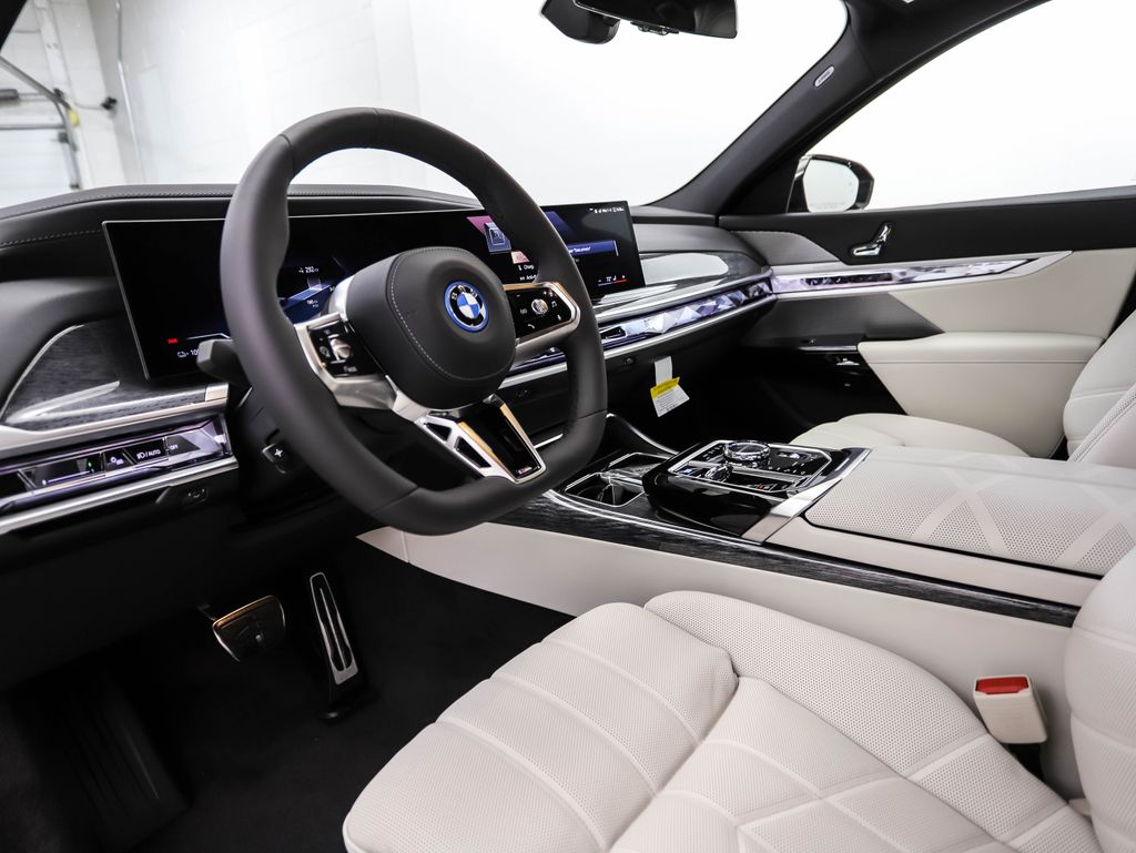 2025 BMW i7 xDrive60 10