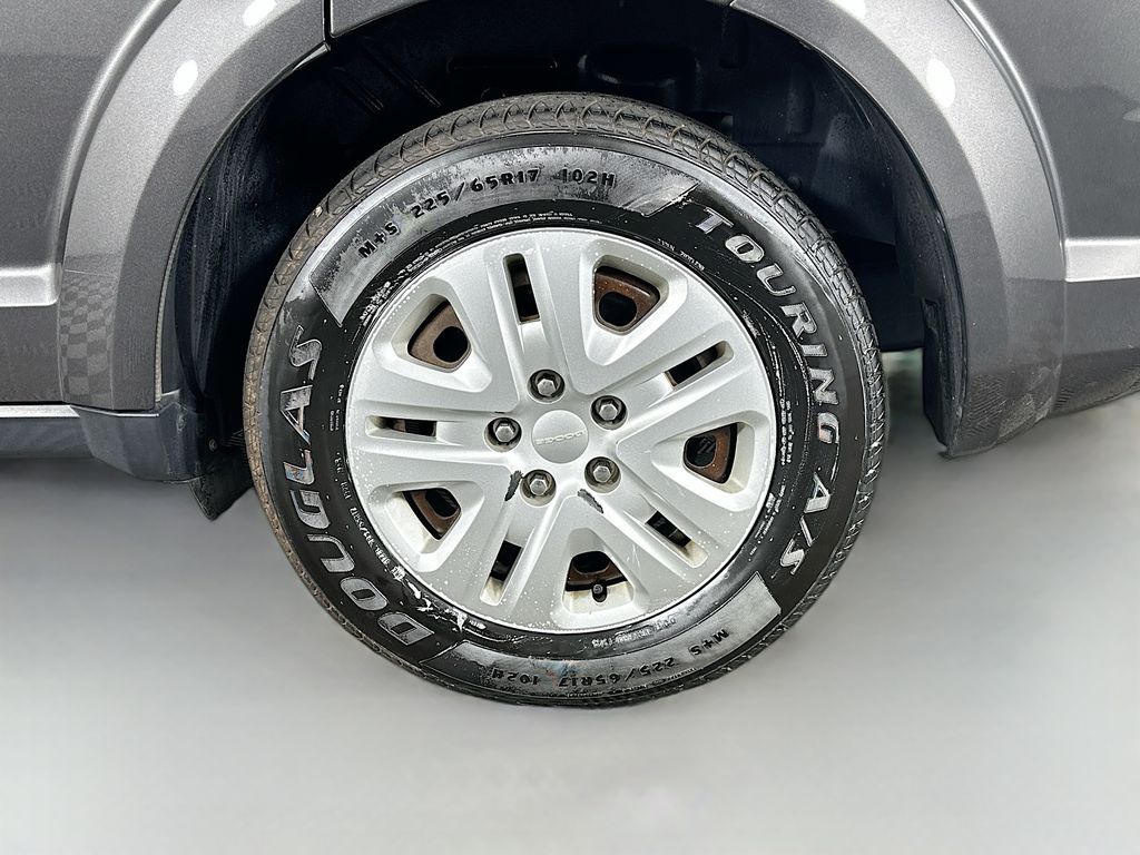 Used 2018 Gray Dodge SE image 33