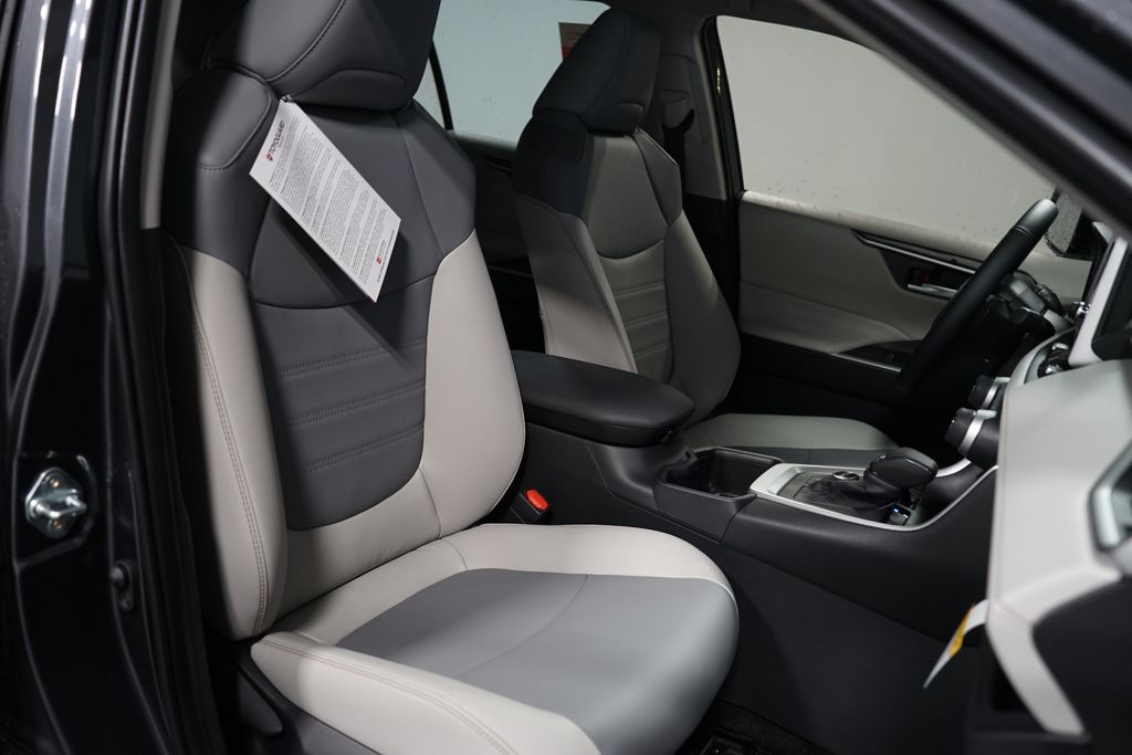 Thumbnail: 2025 Toyota RAV4 - 28