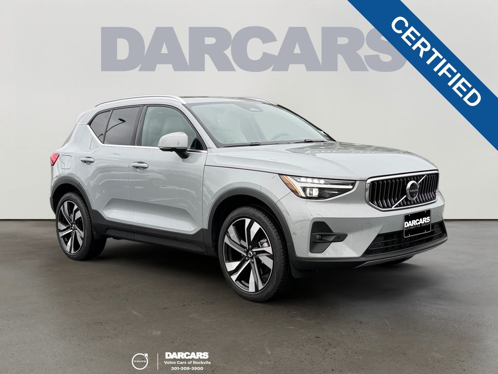 2025 Volvo XC40 B5 Ultra Bright Theme AWD