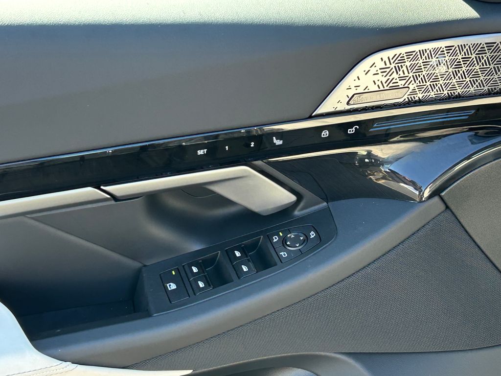 2025 BMW 5 Series 530i 12