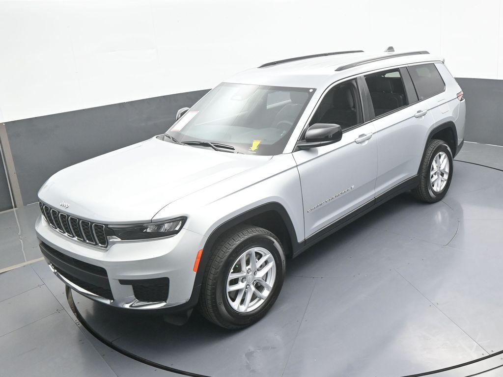 Used 2024 Silver Zynith Jeep Laredo image 48