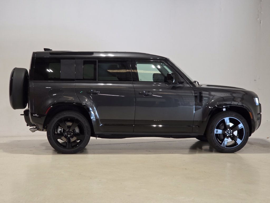 New 2026 Gray Land Rover X-Dynamic SE image 4