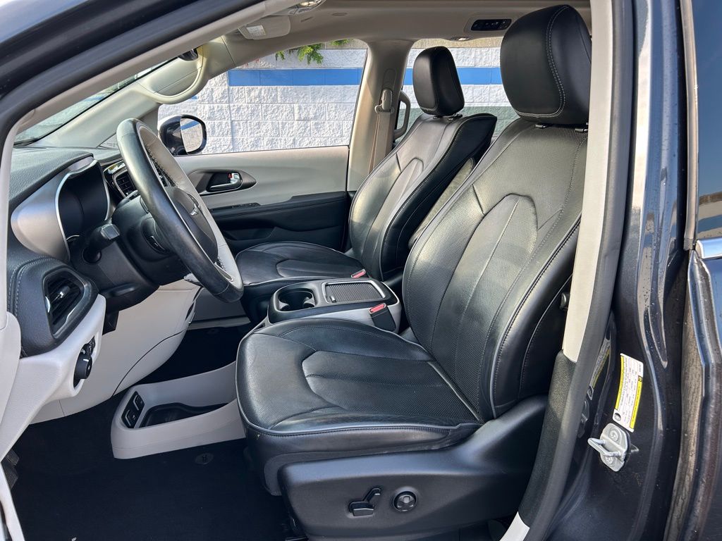 Thumbnail: 2019 Chrysler Pacifica - 18