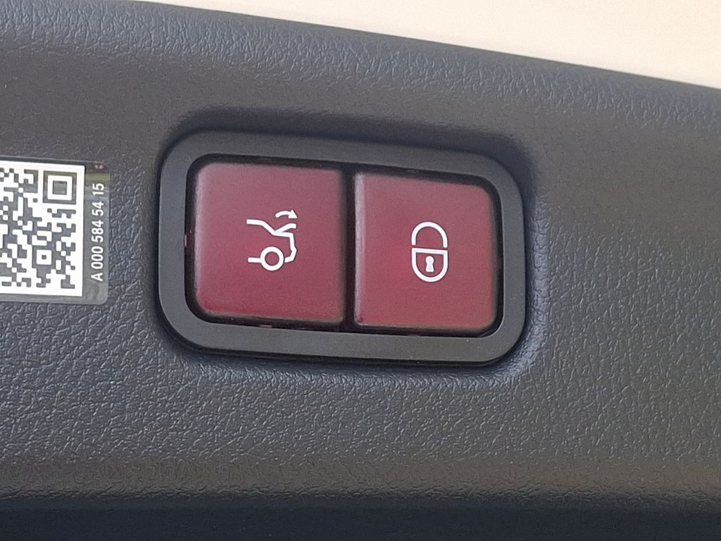 2025 Mercedes-Benz C-Class C 300 28