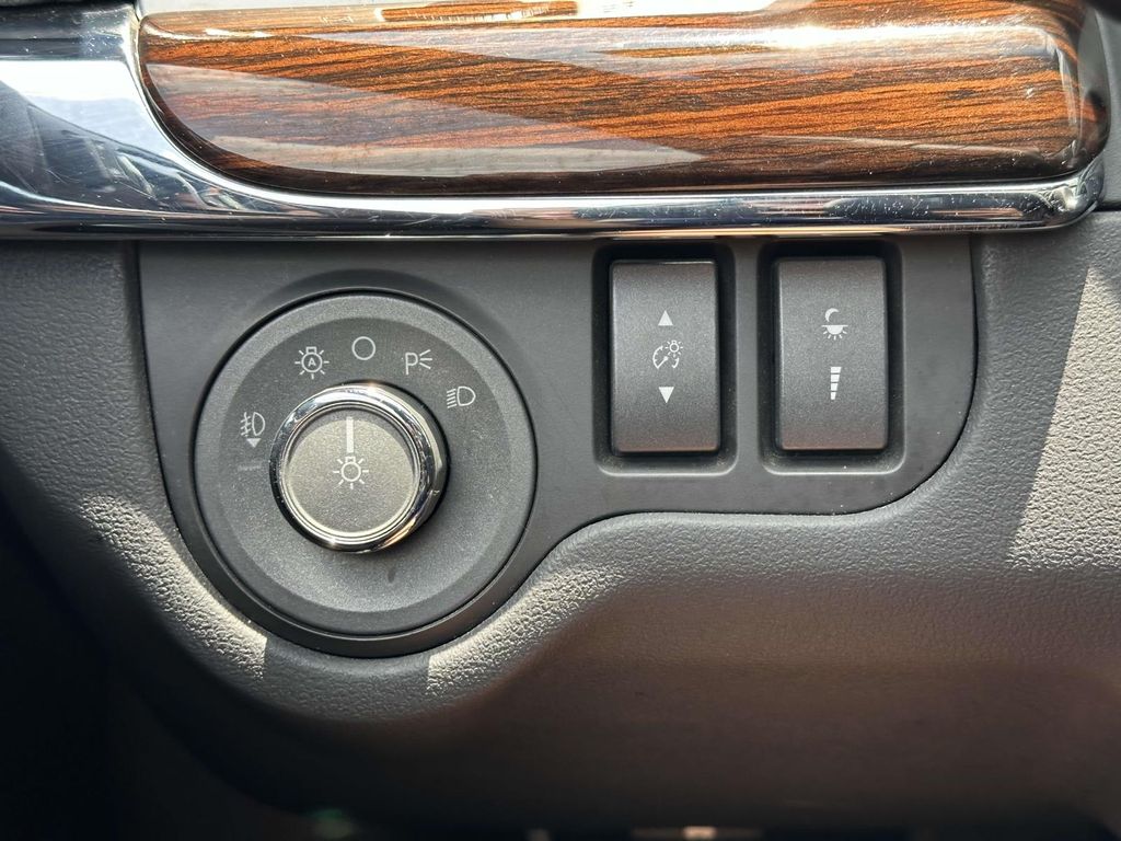Thumbnail: 2011 Lincoln MKS - 11