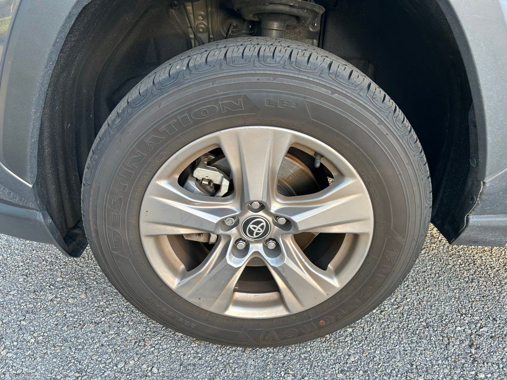 2023 Toyota RAV4 XLE 9