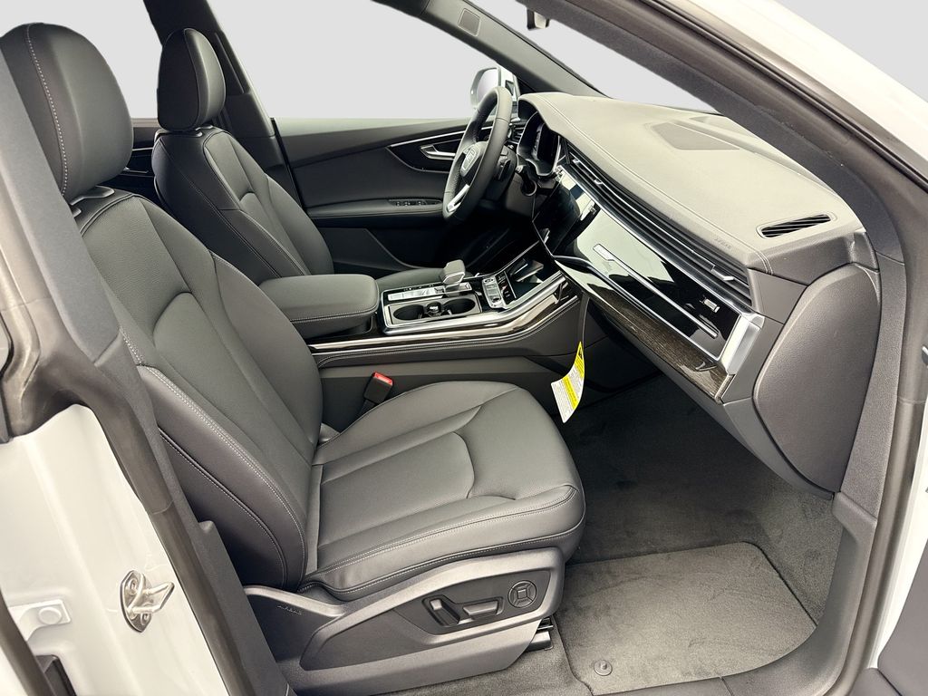 Thumbnail: 2026 Audi Q8 - 19