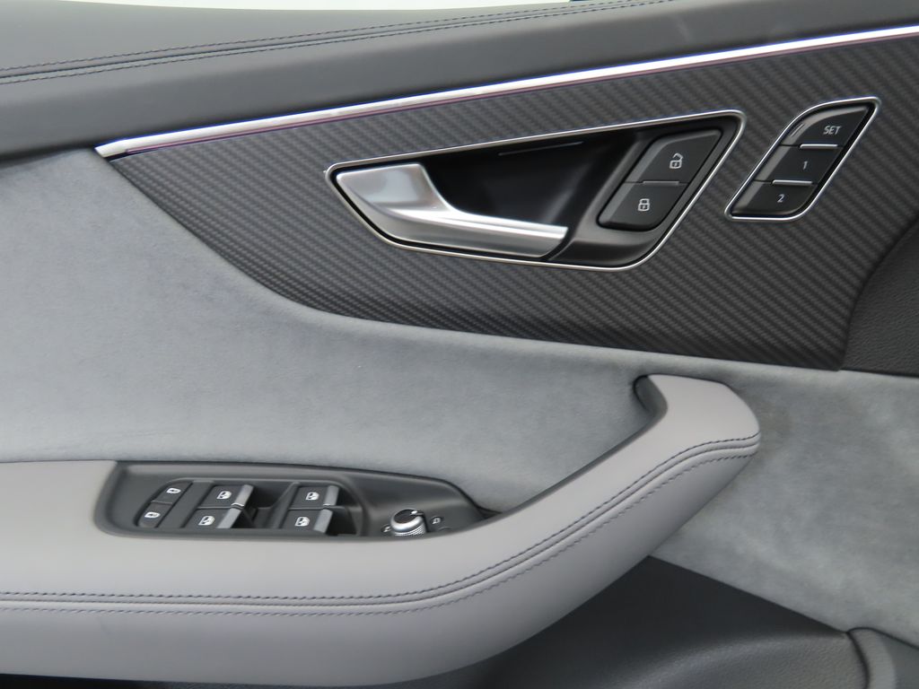 Thumbnail: 2025 Audi SQ7 - 24
