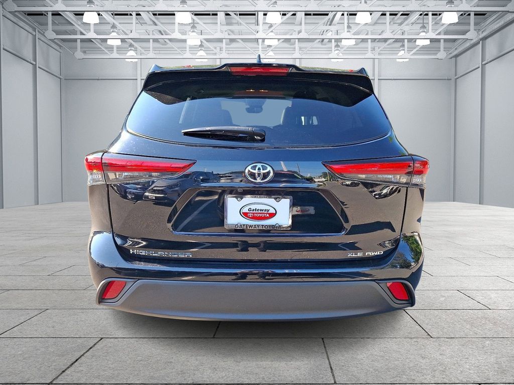 Thumbnail: 2021 Toyota Highlander - 5