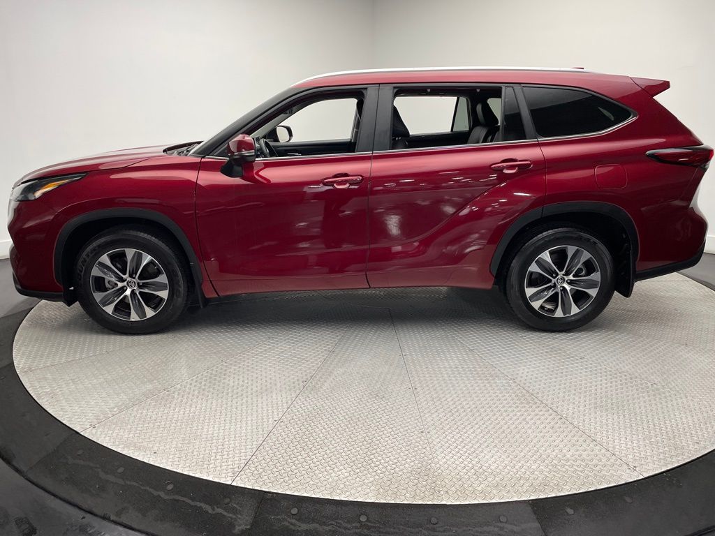 2023 Toyota Highlander XLE 8