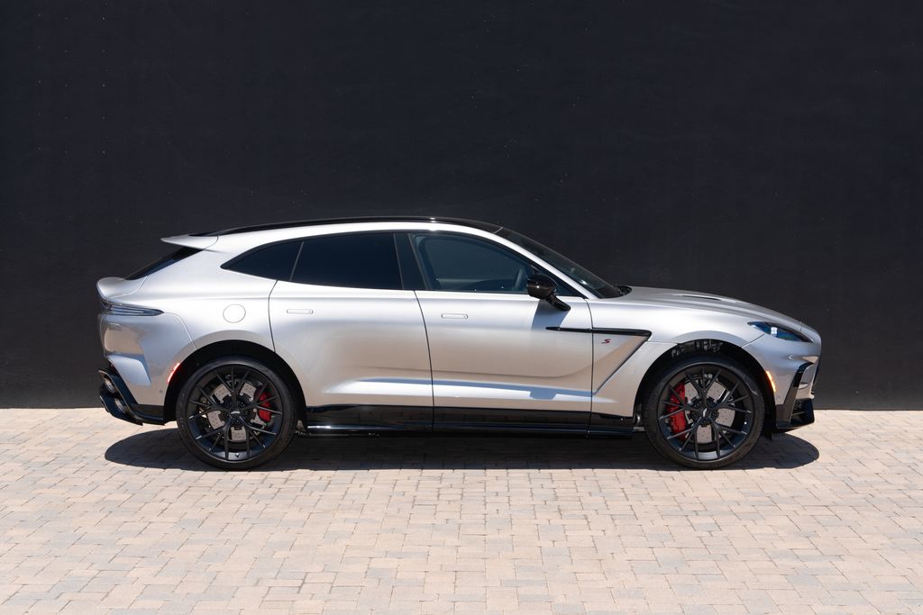 Aston Martin 2026 DBX S