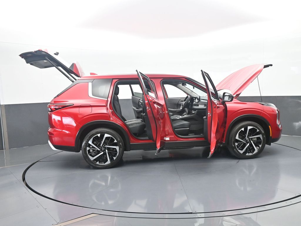 Used 2024 Red Mitsubishi SE Black Edition image 67