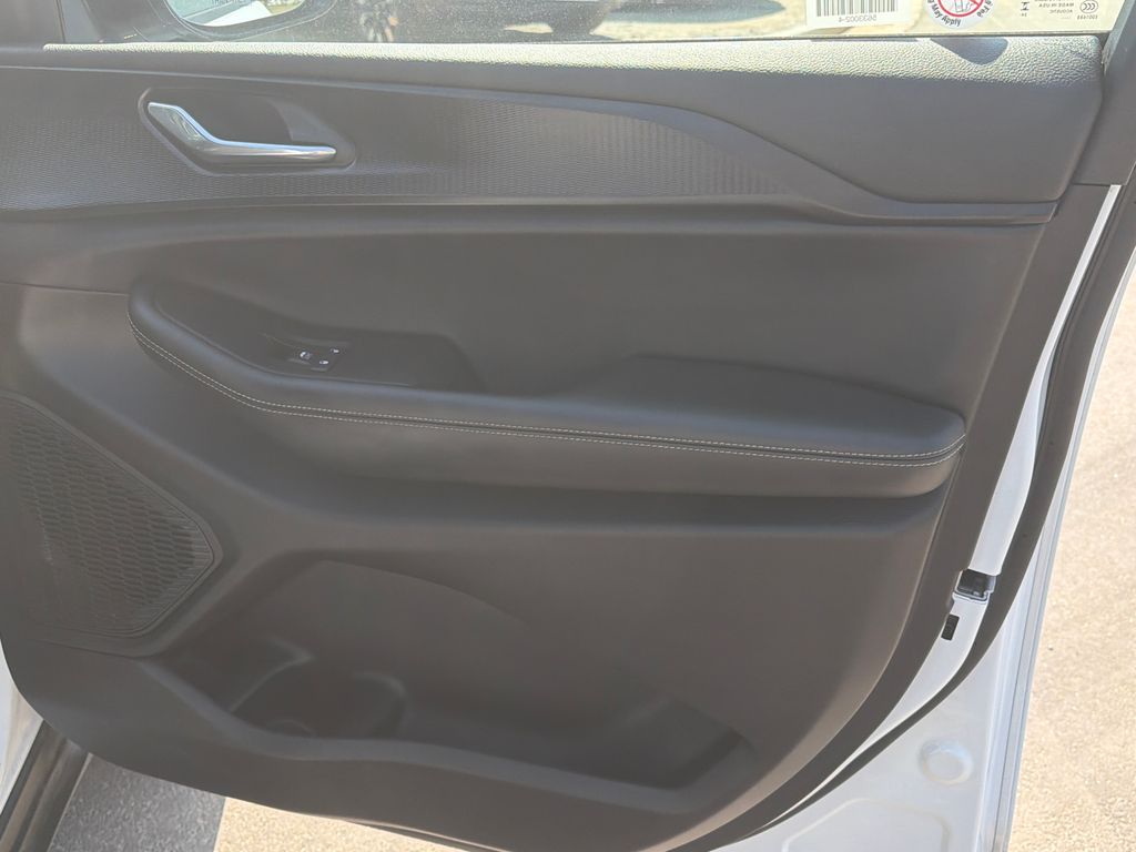 Used 2025 White Jeep Altitude image 14