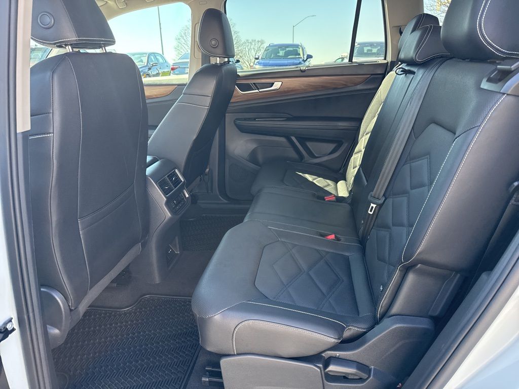 2025 Volkswagen Atlas 2.0T SE w/Technology White at Subaru and VW of Moon Township