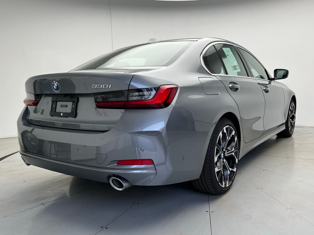 Thumbnail: 2025 BMW 3 Series - 3