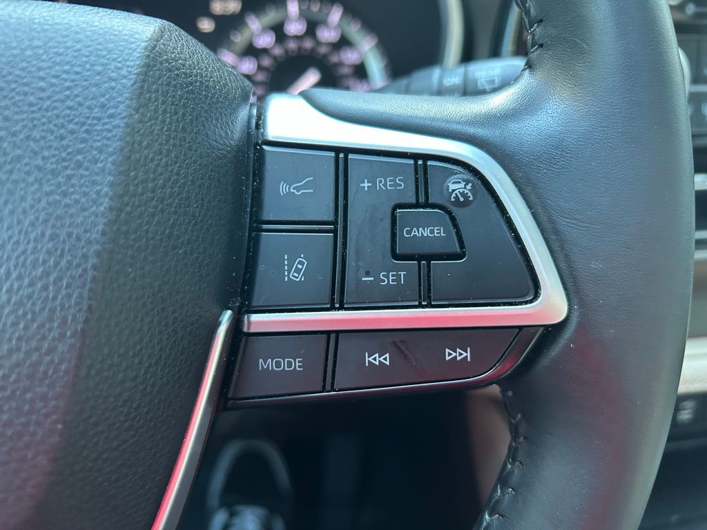 Thumbnail: 2022 Toyota Highlander - 19