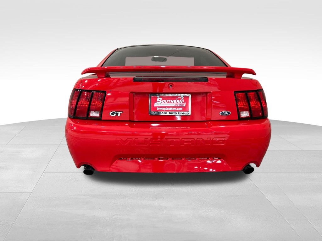 Used 2004 Red Ford GT image 4