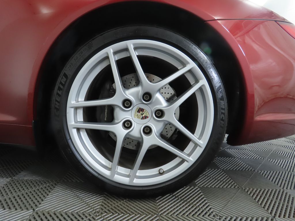 Thumbnail: 2011 Porsche 911 - 31