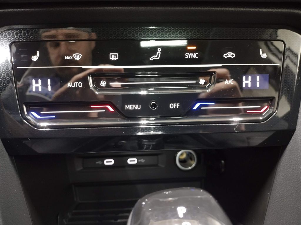 2025 Volkswagen Taos 1.5T SE Black