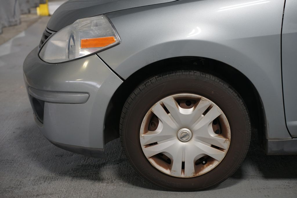 Thumbnail: 2010 Nissan Versa - 5