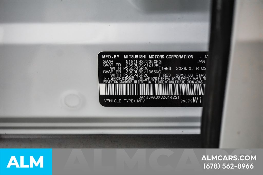 Used 2025 White Mitsubishi SE image 57