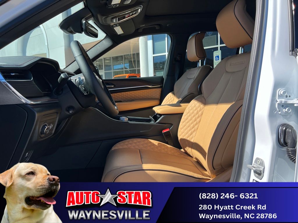 new 2025 Jeep Grand Cherokee car, priced at $57,990