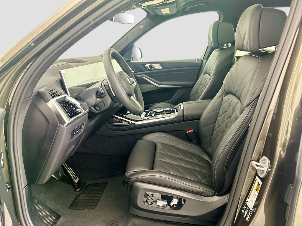 Thumbnail: 2027 BMW X7 - 18
