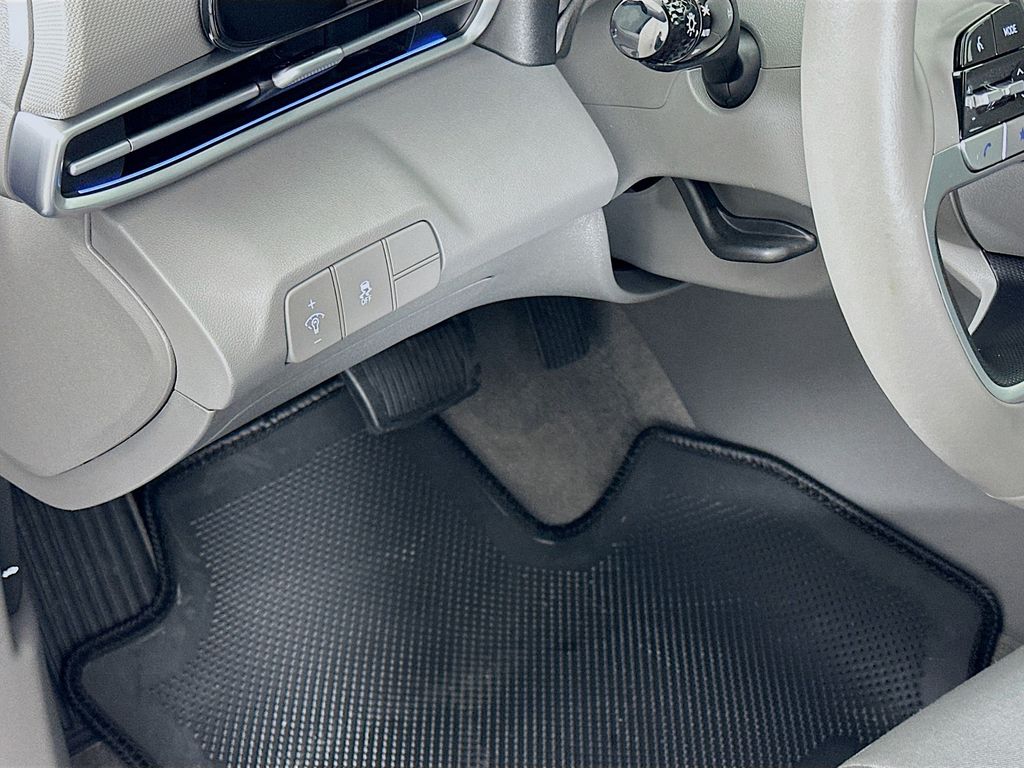 Thumbnail: 2025 Hyundai Elantra - 10