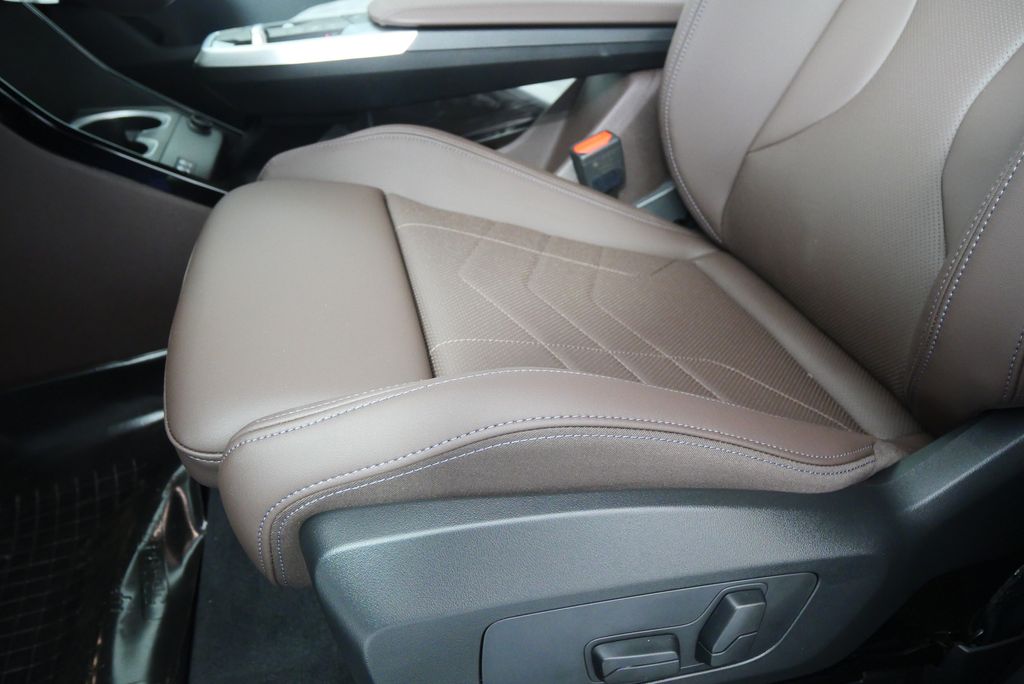 2025 BMW X1 xDrive28i 9