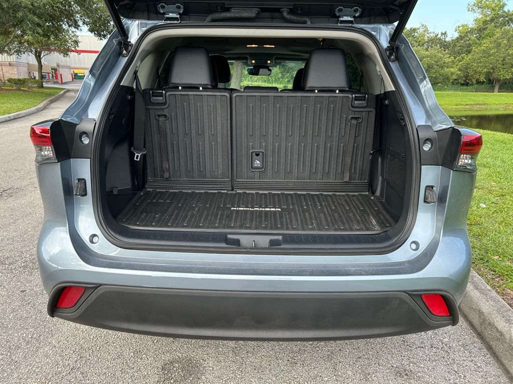 2023 Toyota Highlander XLE 10