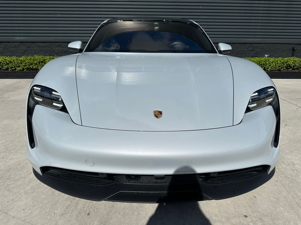 Thumbnail: 2022 Porsche Taycan - 8