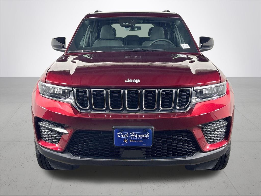 2025 Jeep Grand Cherokee Laredo