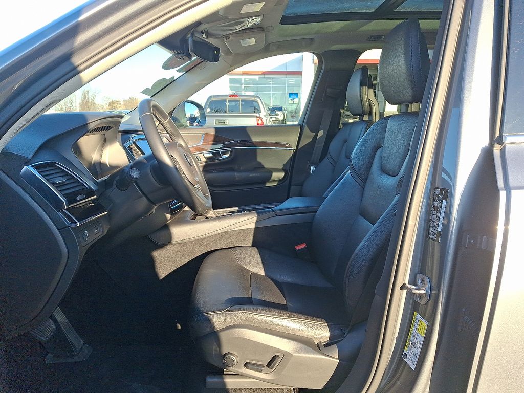 Thumbnail: 2016 Volvo XC90 - 14