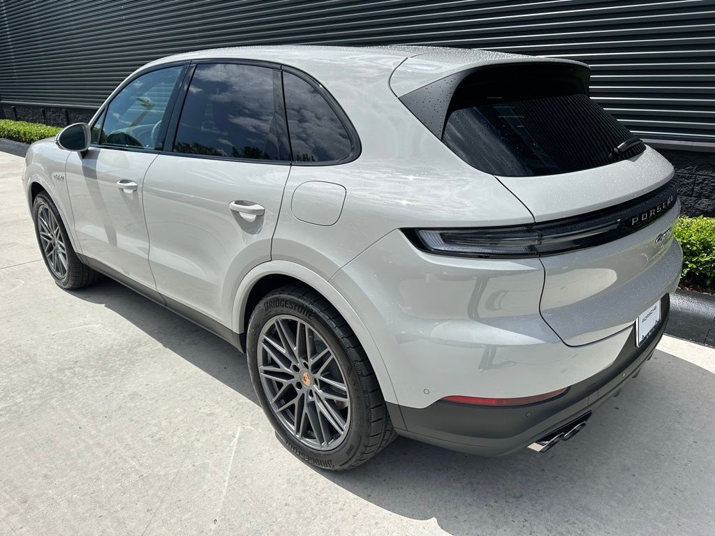 Thumbnail: 2026 Porsche Cayenne - 3