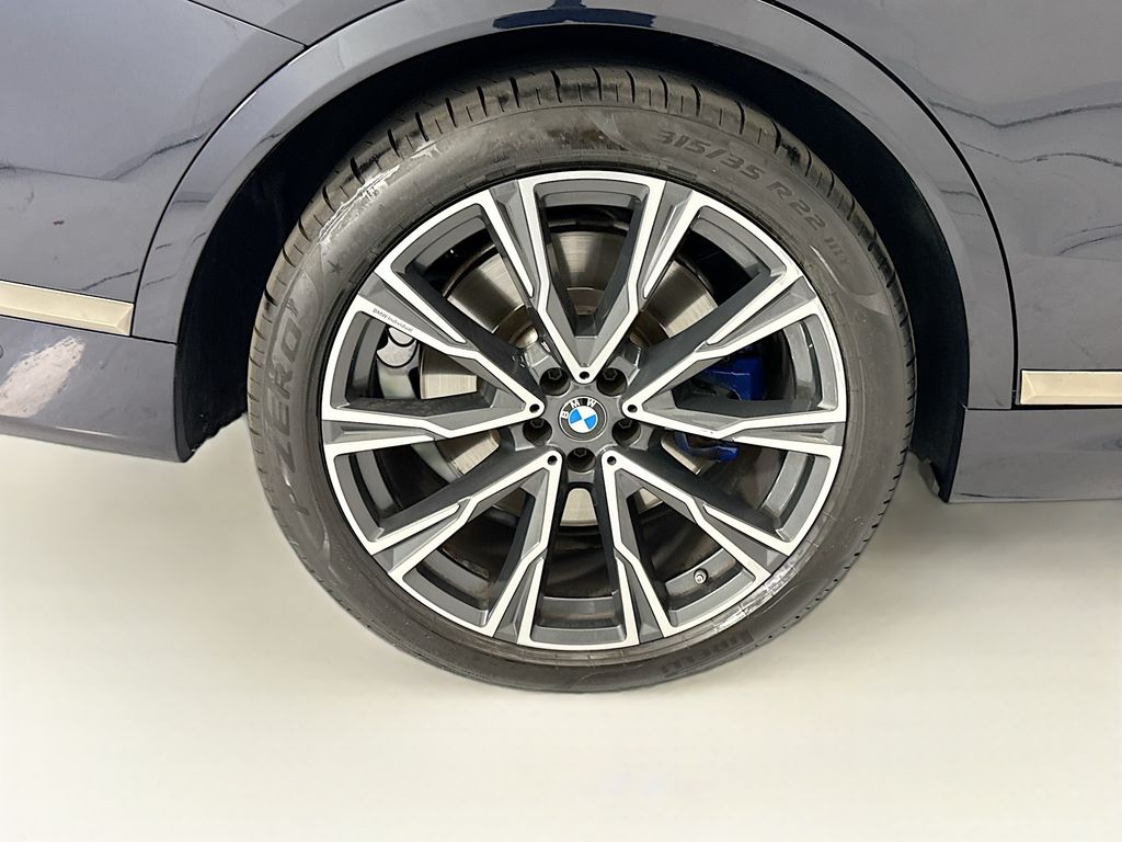 Thumbnail: 2021 BMW X7 - 32