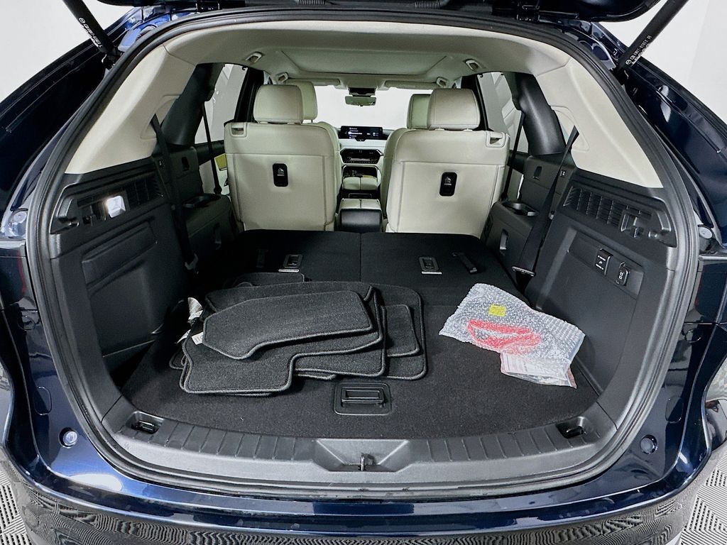 Thumbnail: 2025 Mazda CX-90 - 27