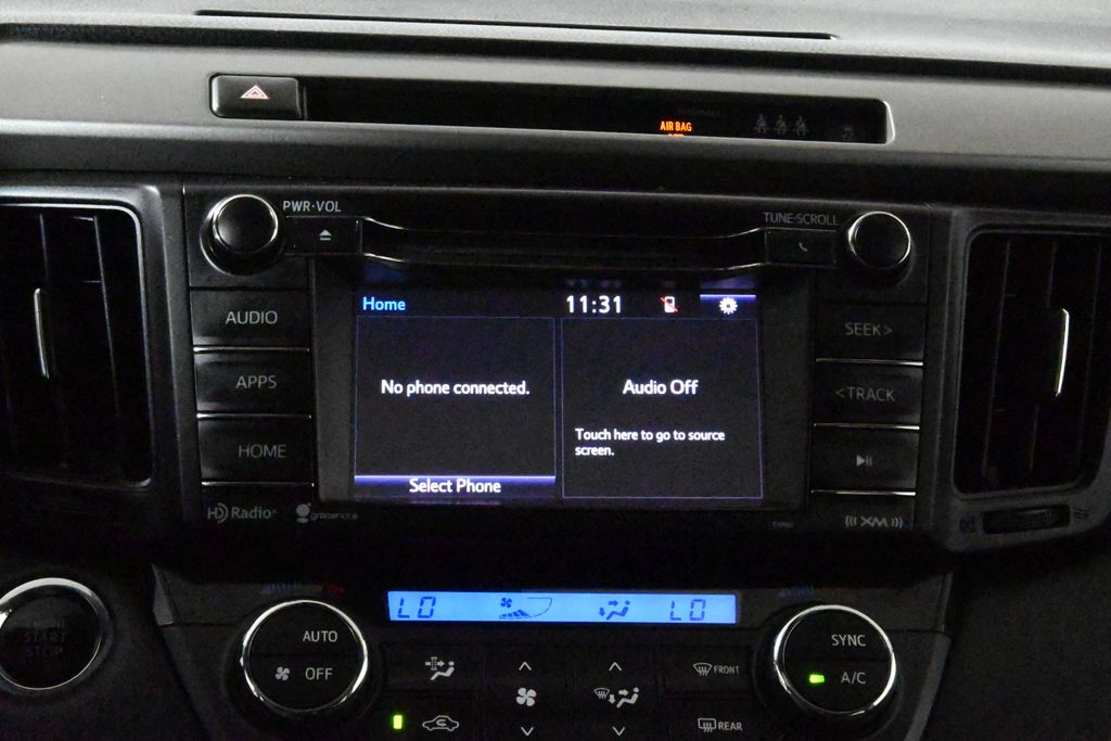 2018 Toyota RAV4 XLE 24