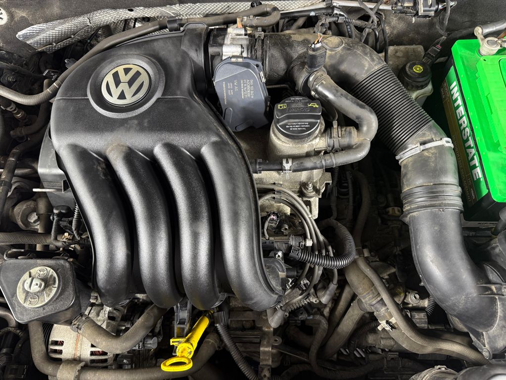 Used 2015 Black Volkswagen 2.0L S image 9