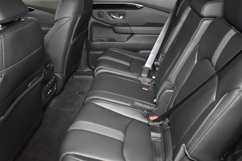 2025 Honda Pilot Touring 23