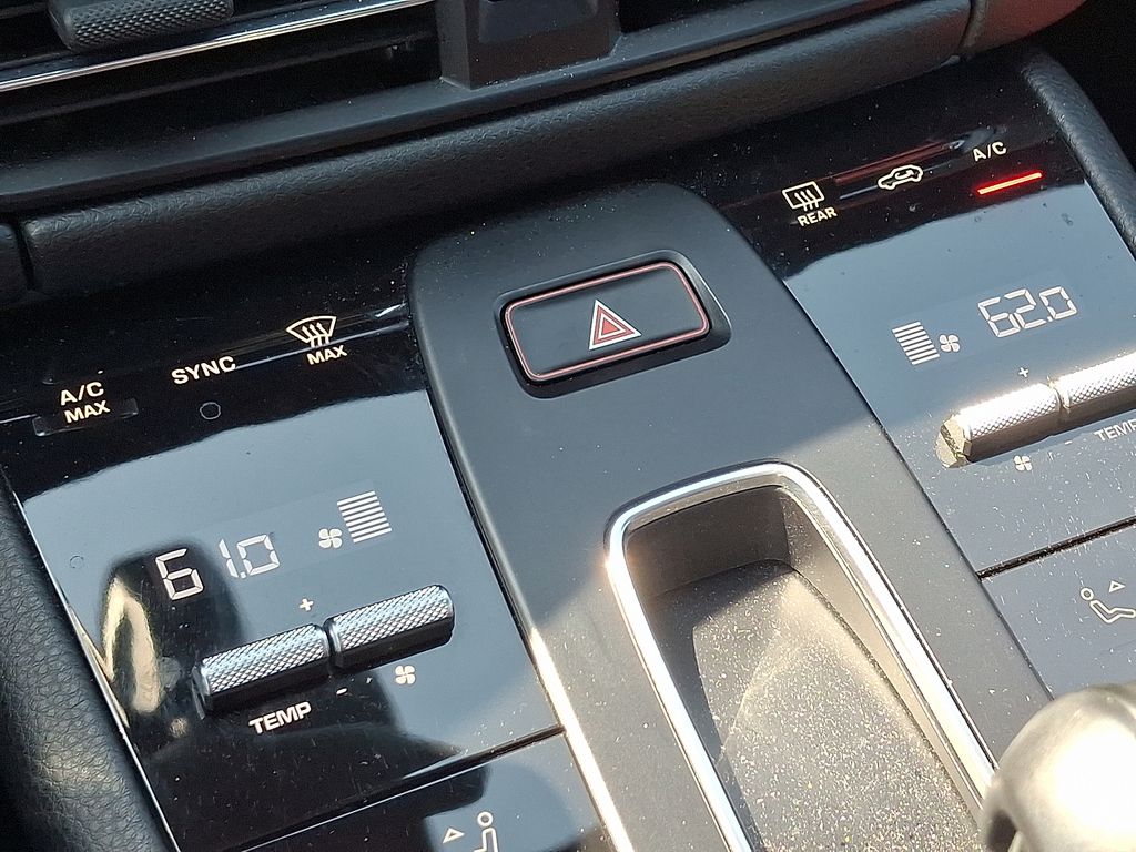 Thumbnail: 2023 Porsche Macan - 17