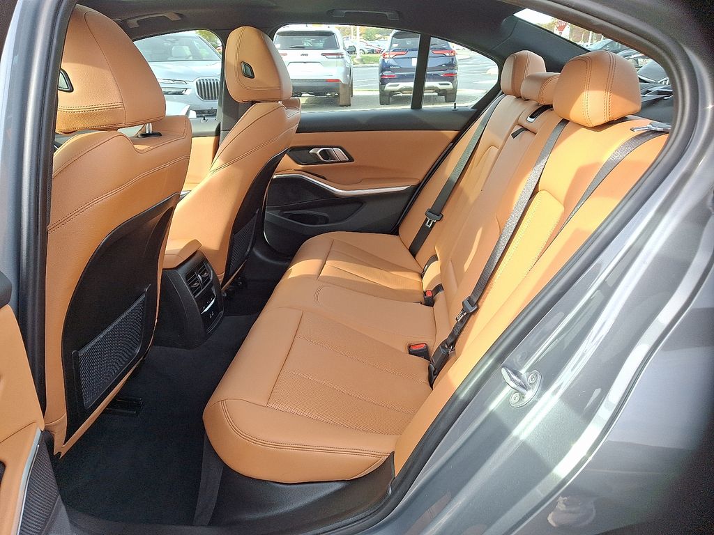 Thumbnail: 2023 BMW 3 Series - 10